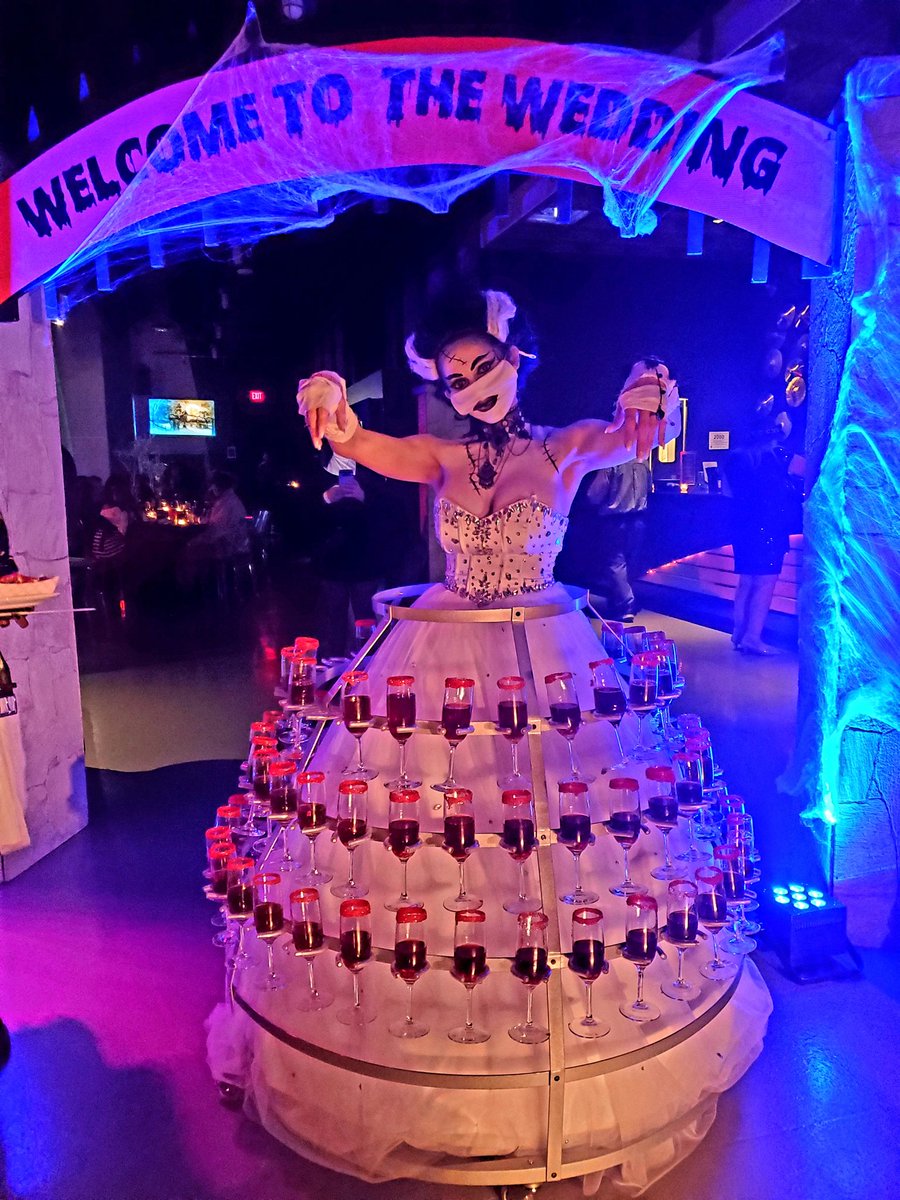 @7stonedetroit brought the Bride of Frankenstein to @motorcitycasino last night. Inspired by the 1940s horror movies.  #7StoneManagement #7StoneModels #MotorCityCasinoHotel #EventEntertainment #EventProfs #CorporateEventEntertainment #strollingchampagneskirt