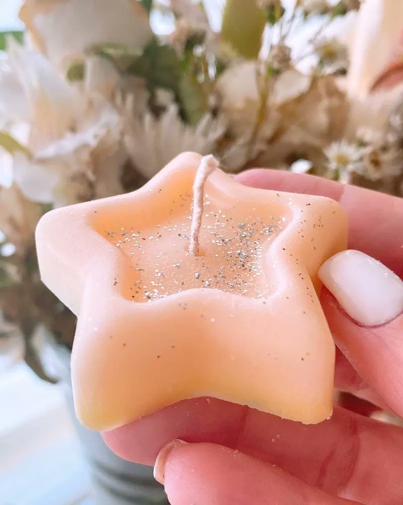 RominaCandles's tweet photo. Soy Ingeniera Química y elaboro unas divinas velas aromáticas con Cera de Soya 100% Ecológicas, No Tóxicas, Biodegradables, Veganas y No Alérgicas me gustaría que si deseas me ayudes con un RT para que otras personas conozcan estas bellezas y seguirme en instagram CandlesBF ❤️ https://t.co/IS3hEqIOue