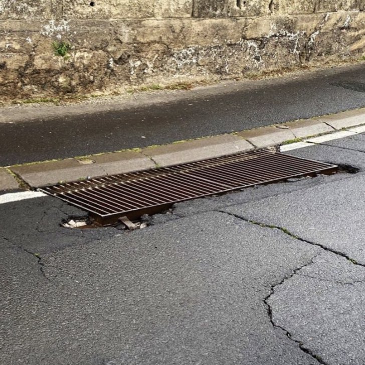 TenerifeVial's tweet photo. ‼️ #FactorVia - #CarreterasTF y la #TF263 aún así @CarreterasTF *Norma UNE EN124 ❓❓ https://t.co/GPyKDkaXDh