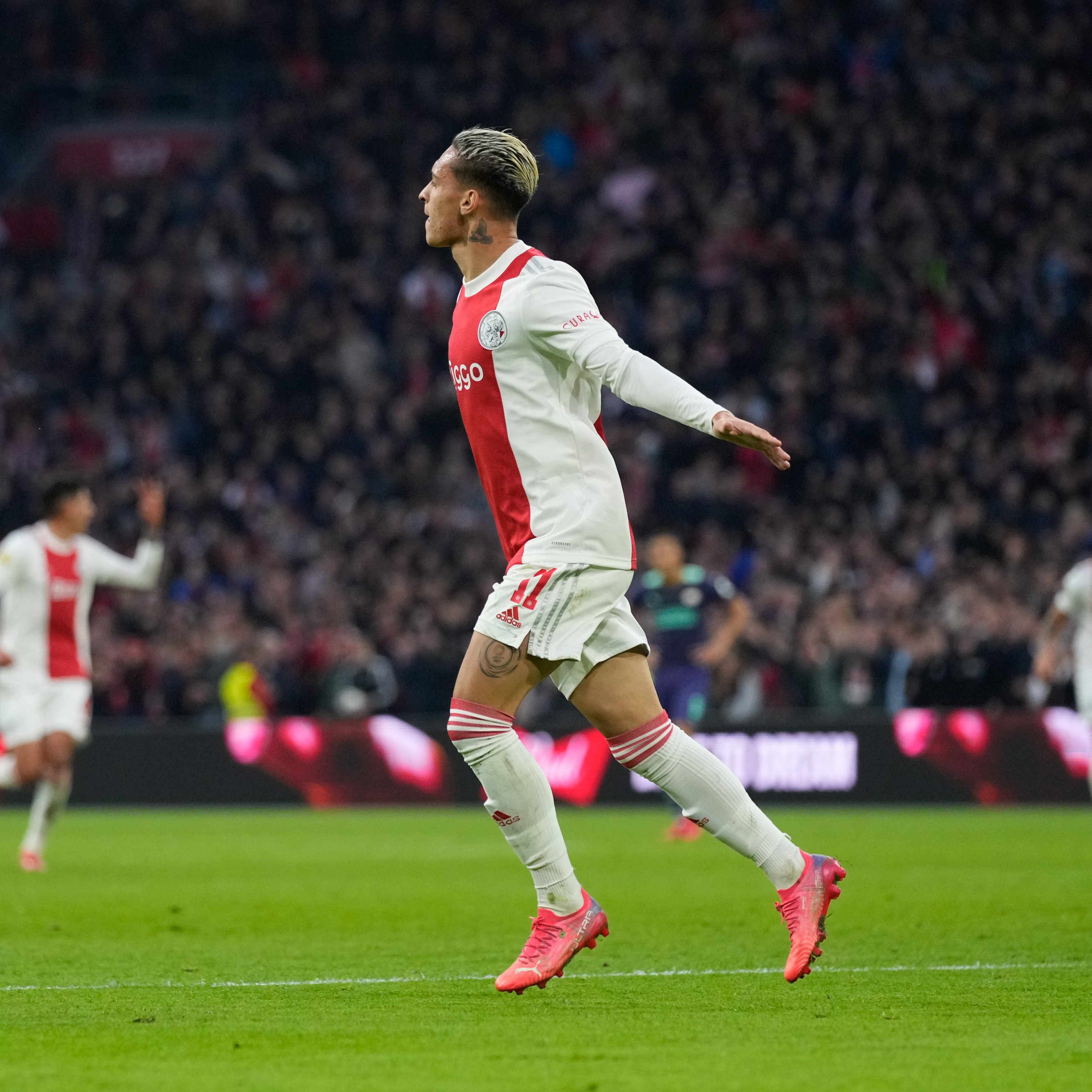          REPORT: MANCHESTER UNITED PLANNING NEW BID FOR AJAX STAR ANTONY