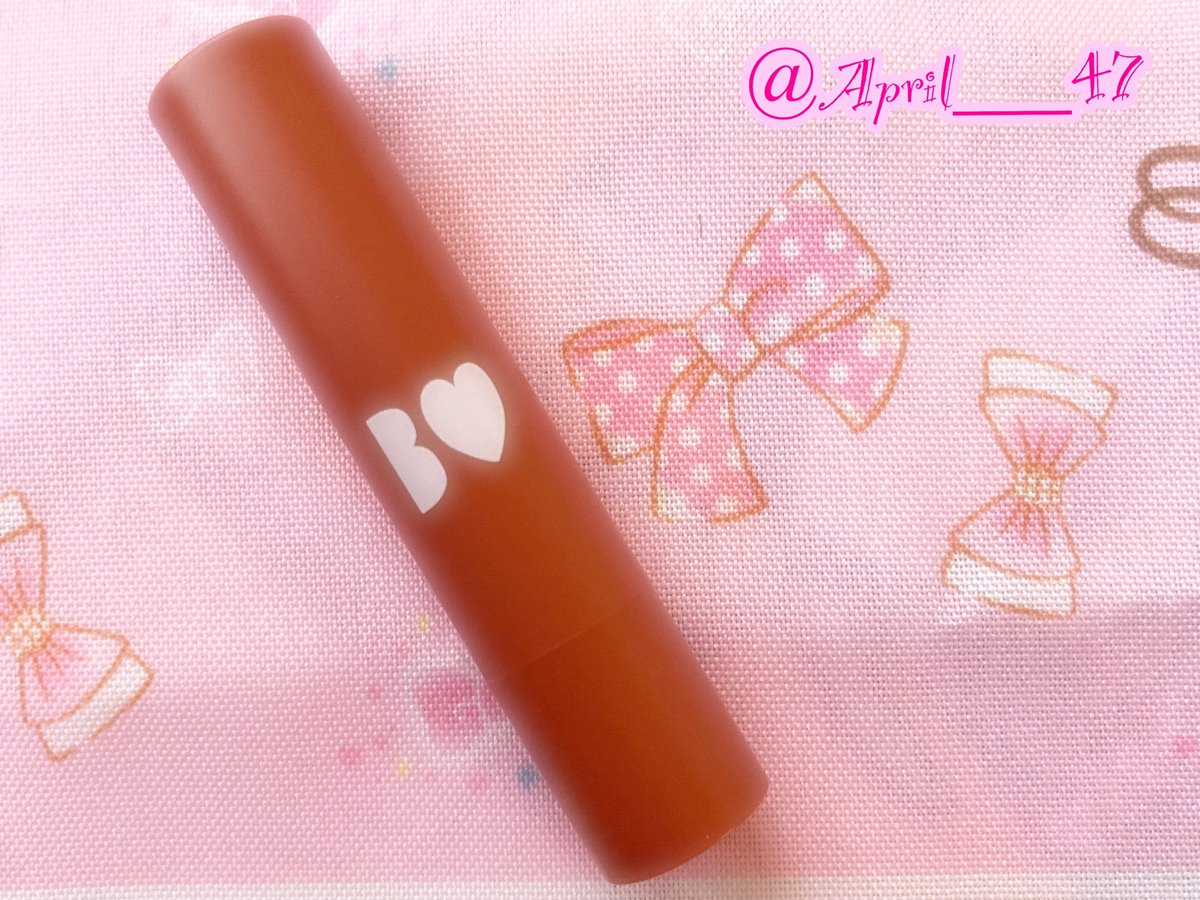 April___47's tweet photo. B IDOLの 新作 ( ´͈ ᗨ `͈ )

愛されPINK！
めちゃかわ〜 \(* ¨̮*)/\(*¨̮ *)/

あ 薄いかも… って 思ったけど

恋してる湿度の血色ピンク
… って 書いてある通り
唇の色が じゅわ〜って
良くなる感じ (*´꒳`*)

限定なのが 勿体ない〜 (⚭-⚭ს)

#コスメ購入品 
#コスメ好きさんと繋がりたい https://t.co/4Yrt6MzVy4