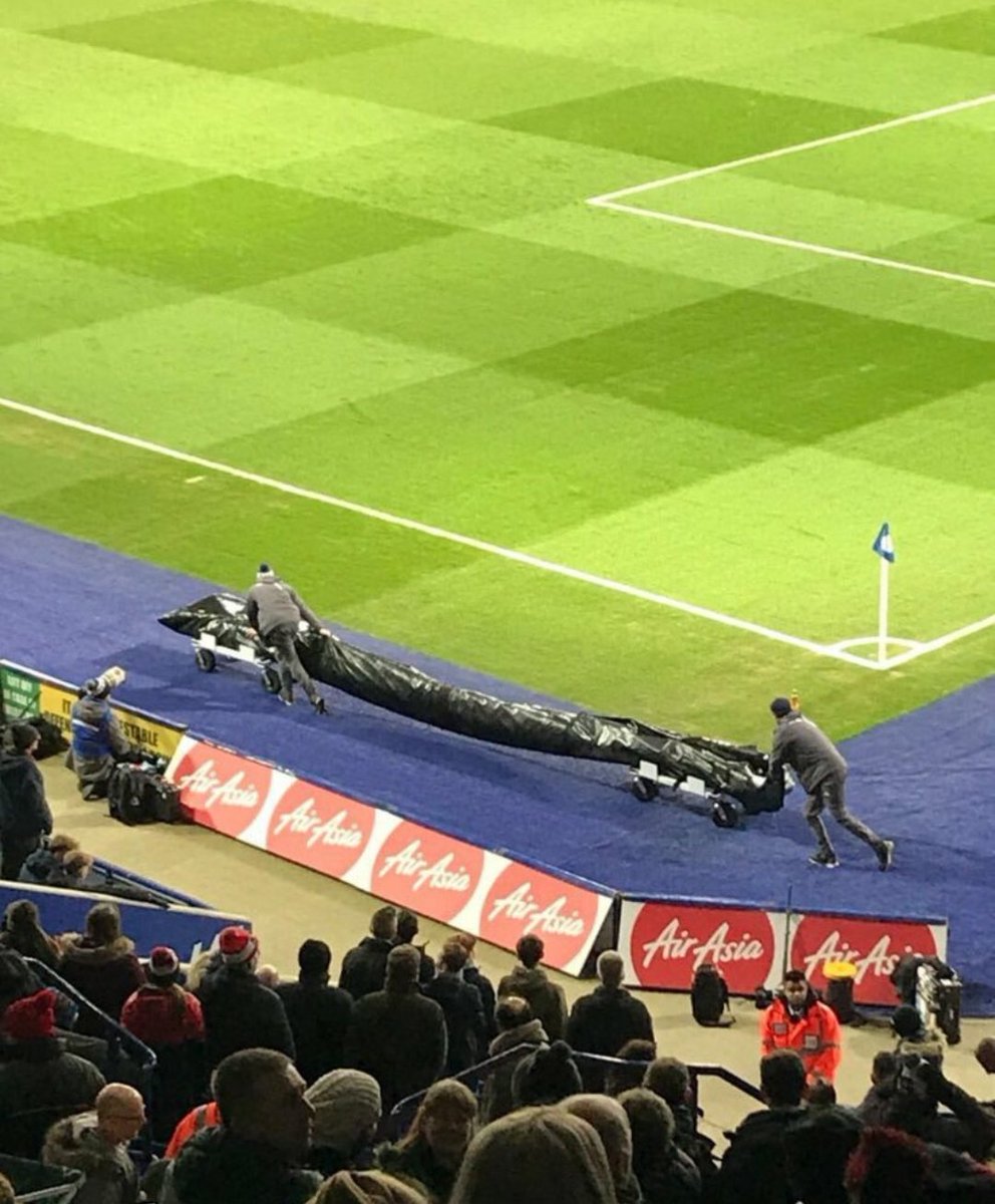 Así retiran la chota de Vinicius del Camp Nou