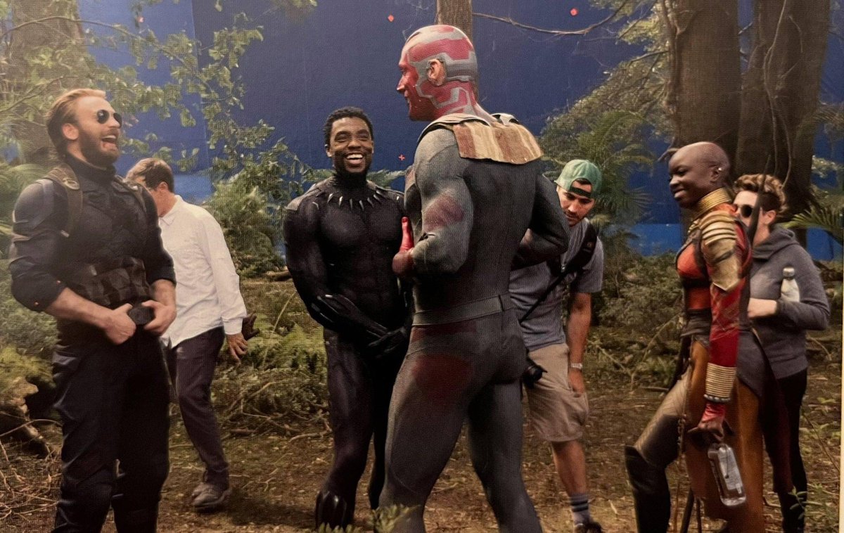 📸Novas imagens de <a href="/DanaiGurira/">Danai Gurira</a> como 'Okoye' nos sets dos filmes da Marvel.