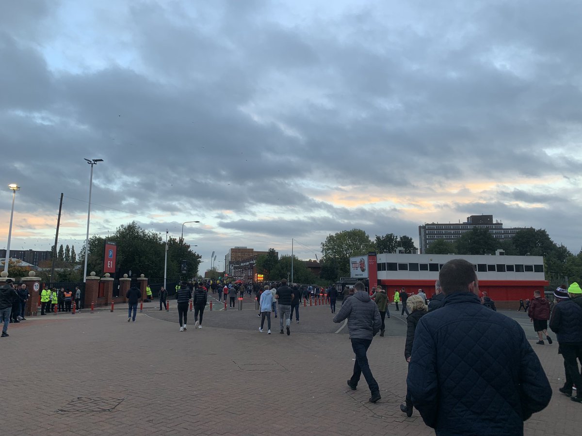 BobbiHuyton's tweet photo. Half time #MUNLIV. Plenty of fans leaving the ground https://t.co/CffpA36CfR