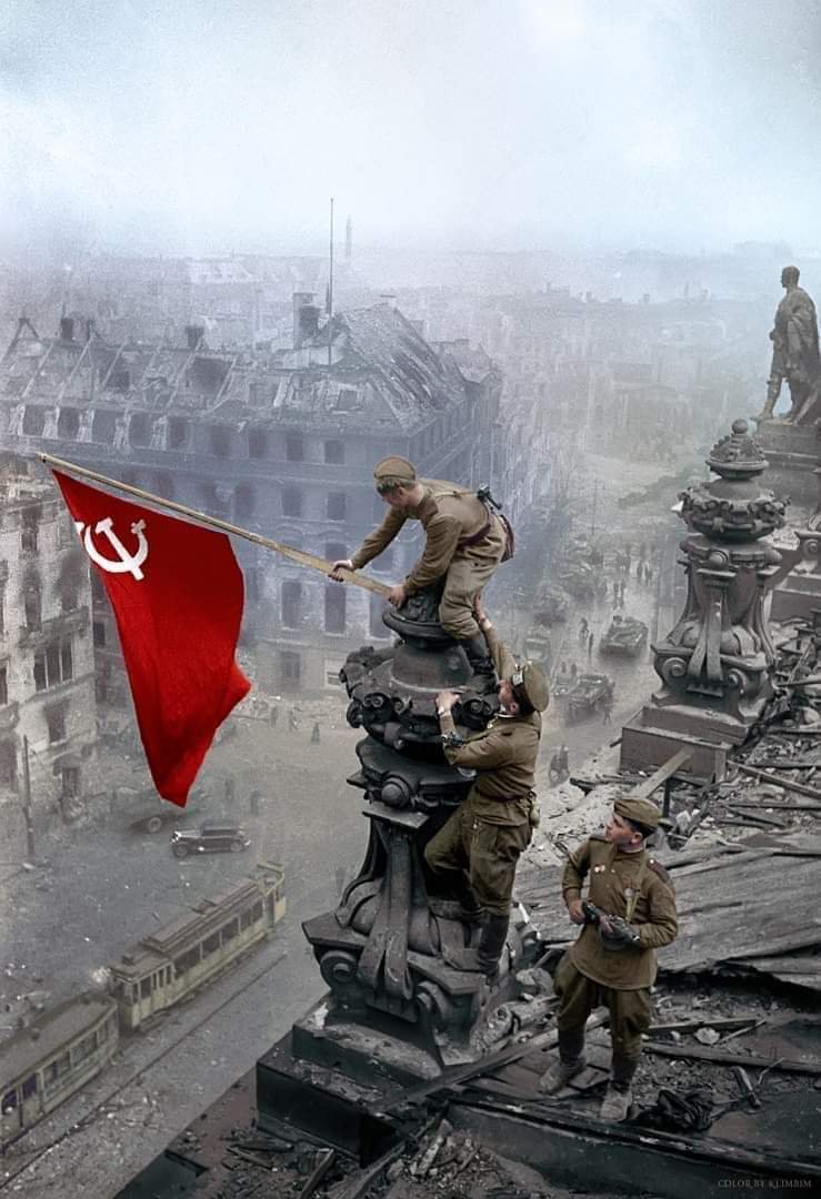 andres20ad's tweet photo. Y ya que la gente de derecha no es buena en historia. Les recuerdo que no fueron los capitalistas encabezados por los EEUU, los que derrotaron a Hitler. Fueron los comunistas. https://t.co/270JvxMvlM