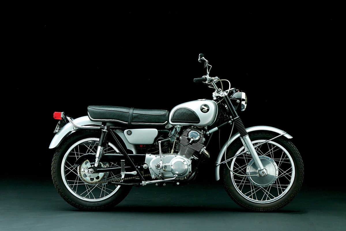 HondaPowersprts's tweet photo. 1966 CL77 Scrambler
#HondaHeritage First introduced in the U.S. in 1965, Honda's 305cc CL77 Scrambler followed a 250cc version known as the CL72, which Dave Ekins and Bill Robertson Jr. had ridden from Tijuana to La Paz in 1962, in a forerunner of the Baja 1000. https://t.co/dT59ImYPjJ