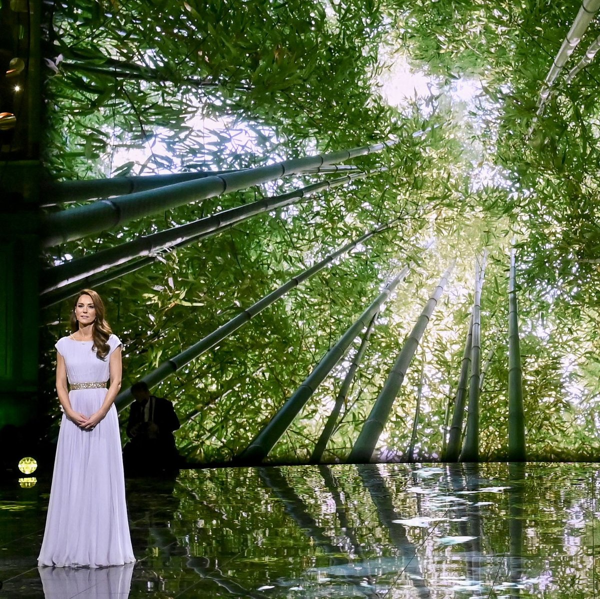 The Duchess of Cambridge presented the inaugural #EarthshotPrize to #ProtectandRestoreNature to The Republic of Costa Rica at last weekend's #EarthshotLondon2021 🌱

Visit earthshotprize.org for more
@kensingtonroyal | <a href="/BBCiPlayer/">BBC iPlayer</a> | <a href="/discoveryplus/">discovery+</a>