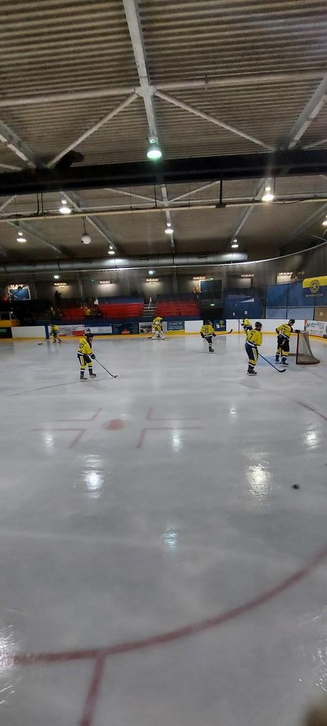 classactnews's tweet photo. Back supporting @OxfordCityStars at their last home game for a few weeks 🏒
#IceHockey #PuckWhacking #OxfordCityStars https://t.co/SbSSyrOg9D