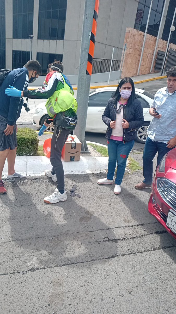 UNIONdeREPAS's tweet photo. Compañero aventado por carro , esto en el área de santa fe canalizado por @mc_perros y @NancyMartnezJi2 queda en el lugar en espera de seguros y familiares @MScivico @TlalpanVecinos @ahoramasoficial @Picos6b @BookerCDMX @KarlaDaH https://t.co/lBAgEpaffa