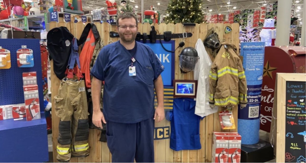 Brandon73676211's tweet photo. 675 hosting local nurses and first responders this afternoon #FirstRespondersEvent  @JBBailey9 @BlueBoxR1 https://t.co/hxTsFzzmCg