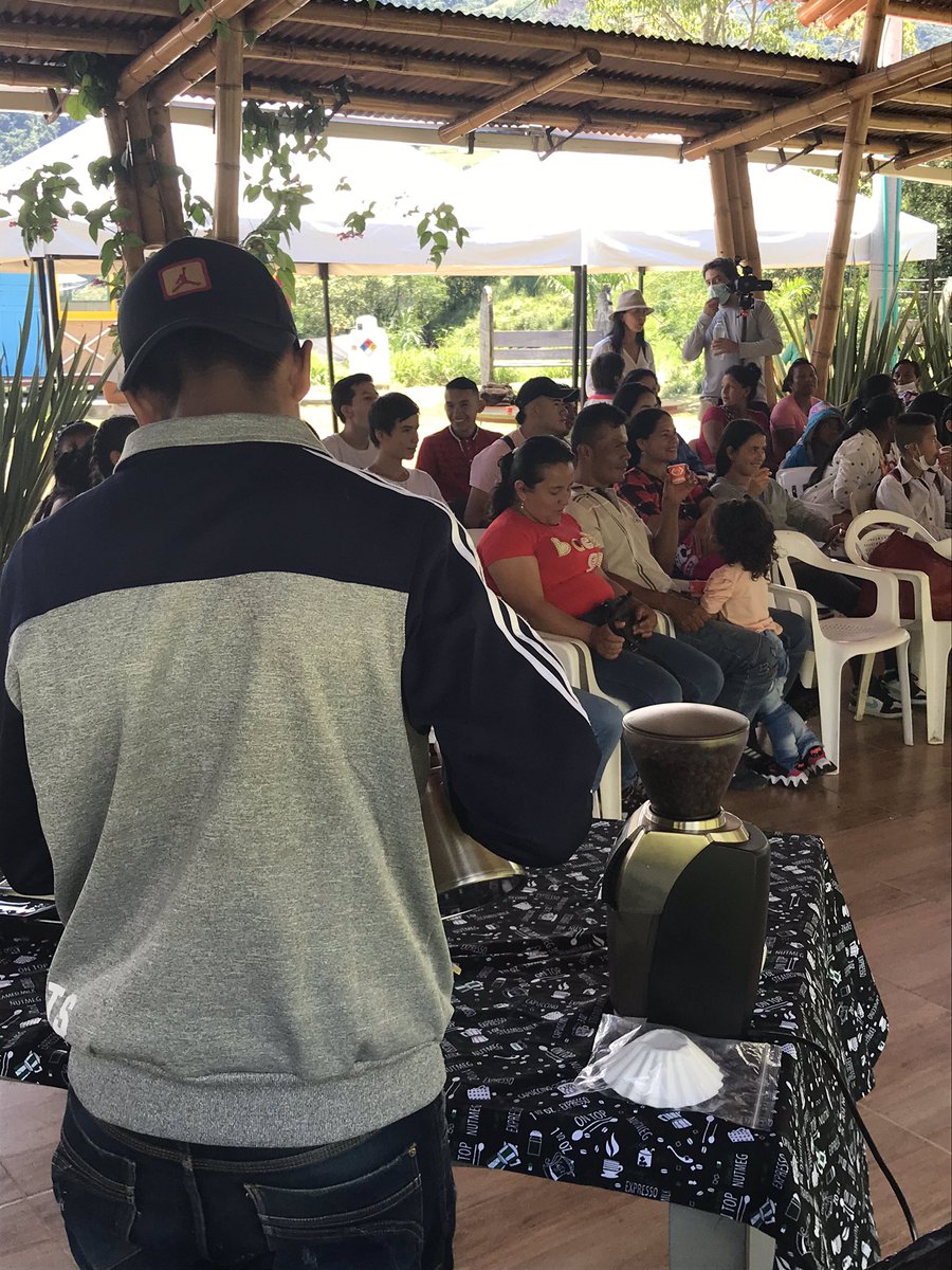 ASOPEPPLANADAS's tweet photo. La reconciliación y la paz se construyen con oportunidades, por eso Cristobal, hijo de ex combatientes, es el encargado de preparan el café de nuestro recuento del #octoberbigday 
@FondoONUCol @katCertuche @AFP @diegoCOLbirding @DeTolimense https://t.co/ijBlE3B3TV