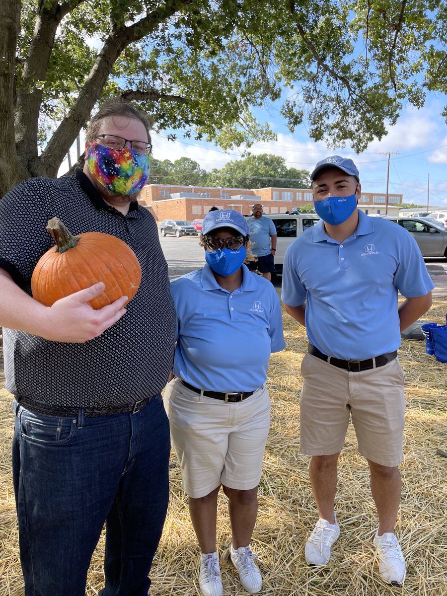 joshfish's tweet photo. ⁦@NTXHondaDealers⁩  Thanks for supporting our pumpkin patch! #happyhondaween https://t.co/KMEGSmNlSZ