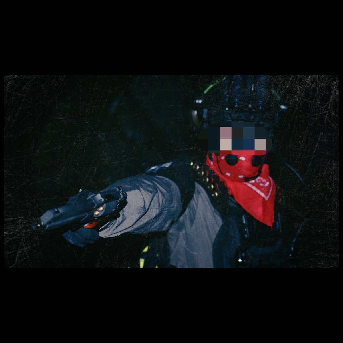 KikkaMurasame's tweet photo. 【夜間戦闘時の様子】
【APRFにリボルバーは支給されていないので私物を使用したと思われる】

#サバゲー
#撮サバ
#APRF

撮影︰クミチョー様(@kancolleyousei)
場所︰woodbox木箱様(@WooDBOX14) https://t.co/fdZeOYmpzz