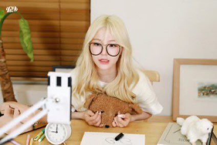 iThinkFromis's tweet photo. jiheon n her lil teddy bear 🧸♥︎ https://t.co/dpNZdPujTP