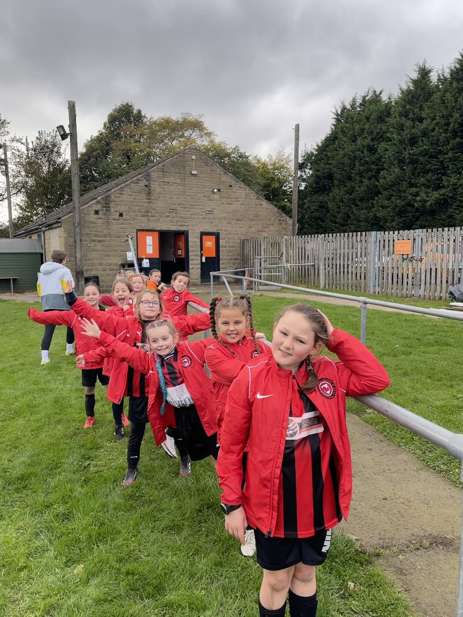 Great day out for my <a href="/RJFC1976/">Rothwell Juniors</a> Under 8 girls team today. Mascots for <a href="/btafcwomen/">Brighouse Town AFC Women</a> v <a href="/Lightningfootbl/">Loughborough Lightning Football</a>. #grassrootsfootball #thesegirlscan <a href="/FAWNL/">FA Women's National League</a>