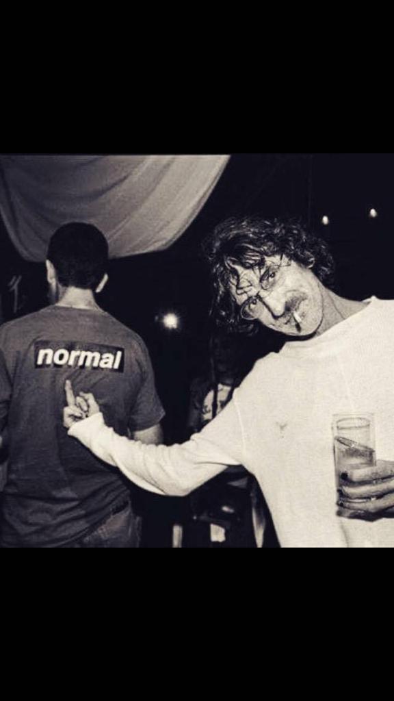 elstentorres's tweet photo. Cuando Charly se coló en nuestra fiesta de lanzamiento del disco #normal de #fulanodetalband #CharlyCumple70 #CharlyBA #CharlyCumple #CharlyGarcia @gustavomenendez @DelanucaMusic https://t.co/eC2IzGDNeV