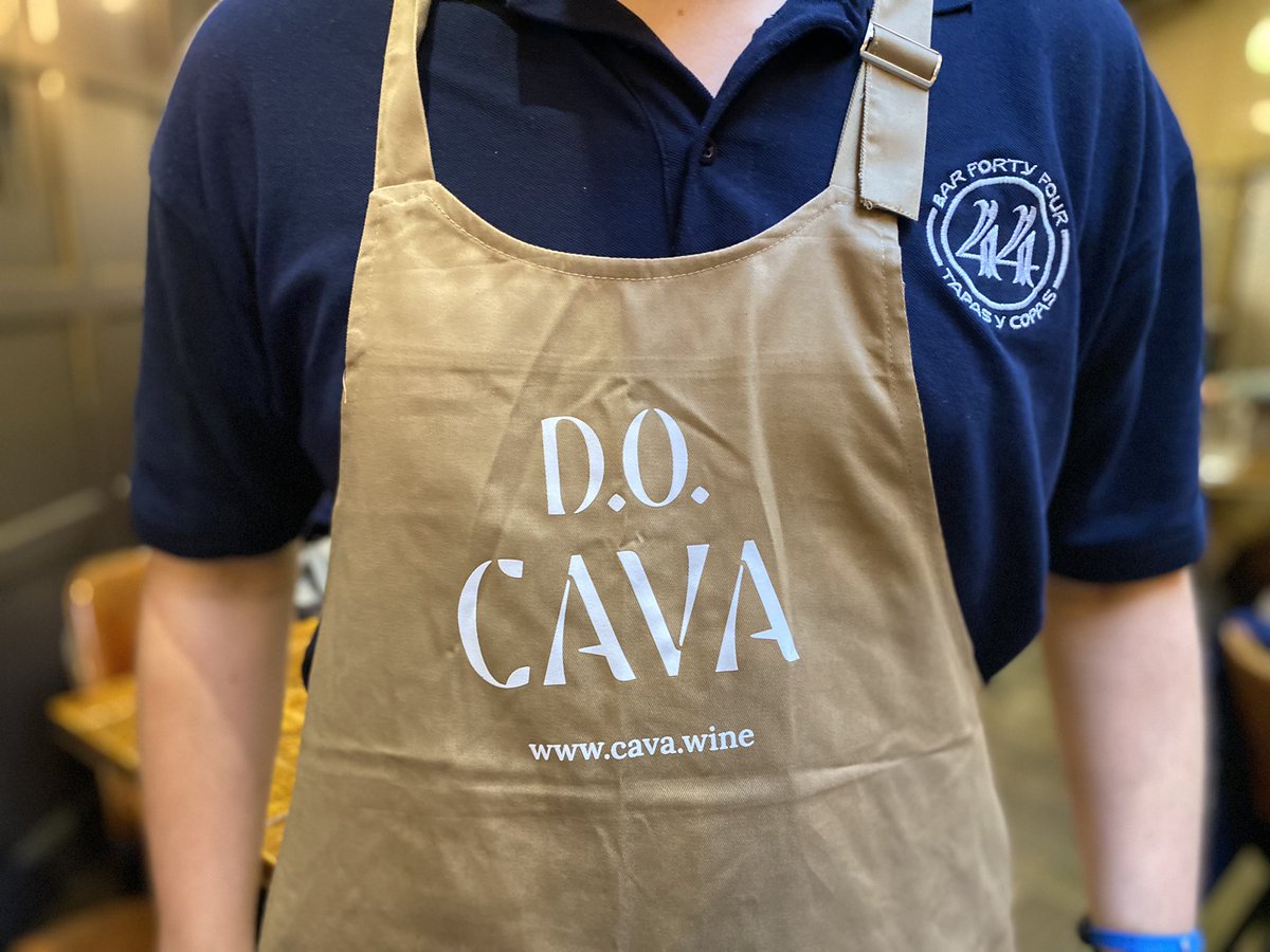 TVsAndyClarke's tweet photo. Celebrating the end of Cava Discovery Week with a Spanish Sunday roast at @bar44bristol. Sensational croquetas paired with delicious Cava. And, oh my!.. Have you tried their chorizo Yorkshire pudding?!!!  #cavaweek #cava #bar44 #tapas #sundayroast #ad https://t.co/v64owx0gmw