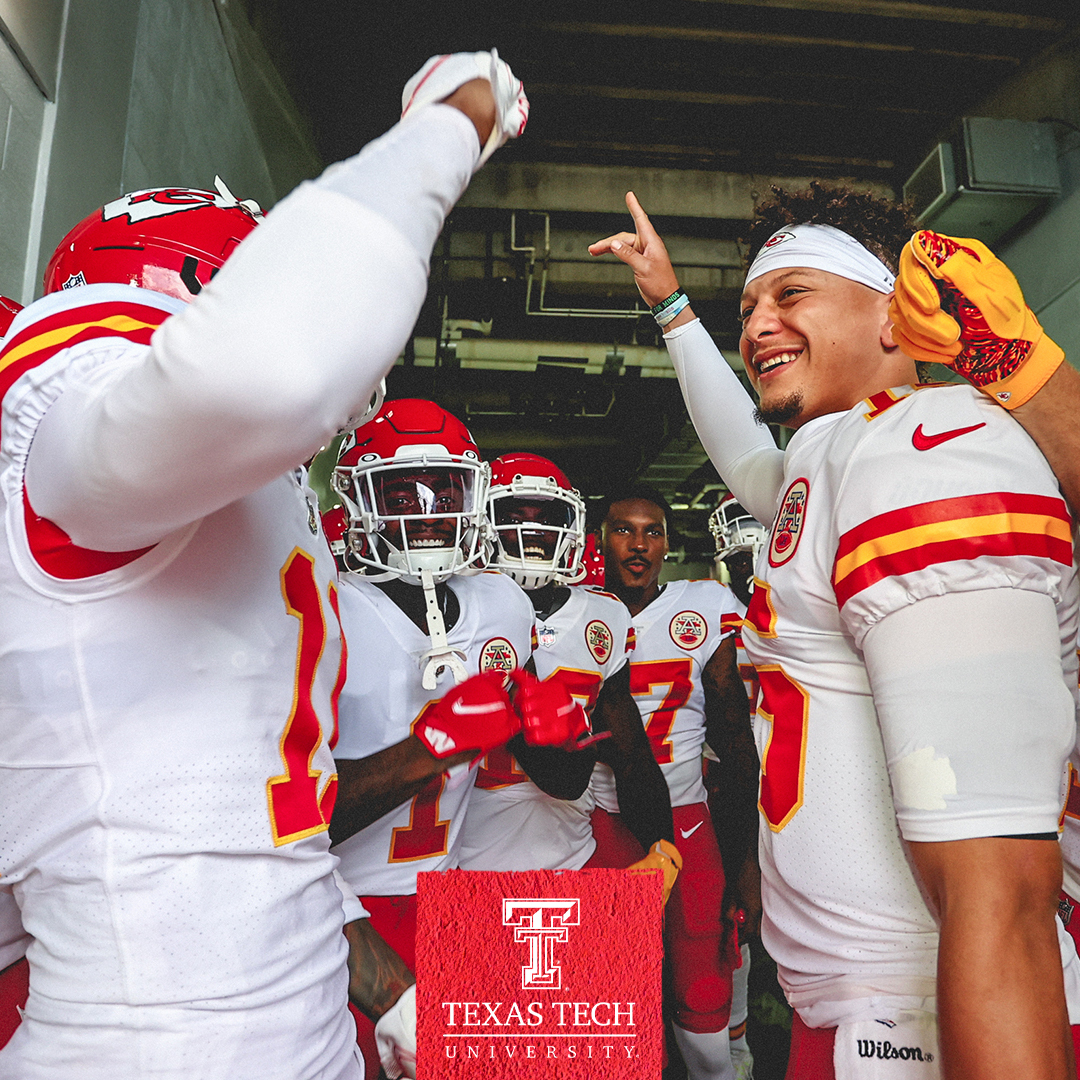 Chiefs's tweet photo. GIDDY UP AND GO IT'S GAME TIME 🔥🤠 https://t.co/0hEEcZj3oB