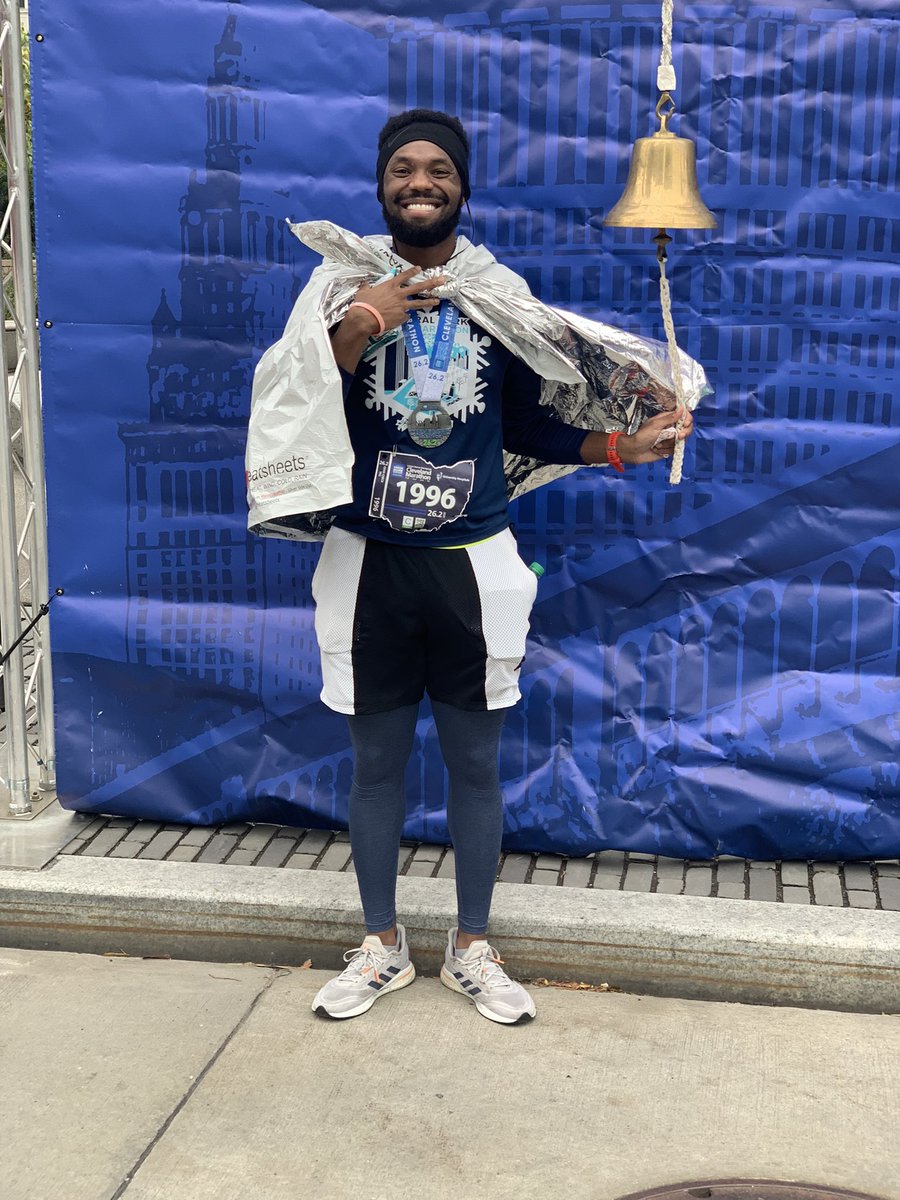 KellenBecoats's tweet photo. Hello, hi, I finished a marathon in my home city and (despite the fact that I’ll probably be feeling these cramps well into my 60s), I am very proud *insert Jeb Bush “please clap* https://t.co/g0d62y6wvs