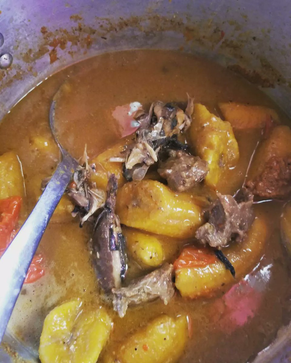 AkuchuClovis's tweet photo. After a very long time,
me i had prepare something
for myself.
No play with Kumba
Man with palava pot
Api Sunday
#chop #sundaychop
#molyko https://t.co/a6cav3Omvj