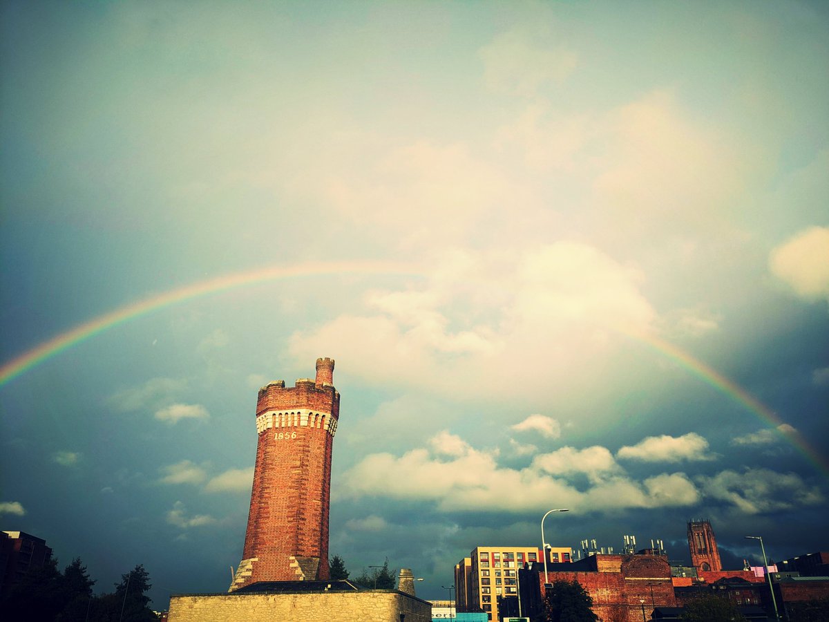 DrStrangetwit's tweet image. It's safe to say in life,we are #alwayslearning
2 valuable lessons for me after running the @RnRLiverpool marathon
- Sushi and Sake the night before is NOT optimum nutrition prep
- Stripes do not make you necessarily go faster
Thanks so much to all the volunteers at
#RNRLiverpool