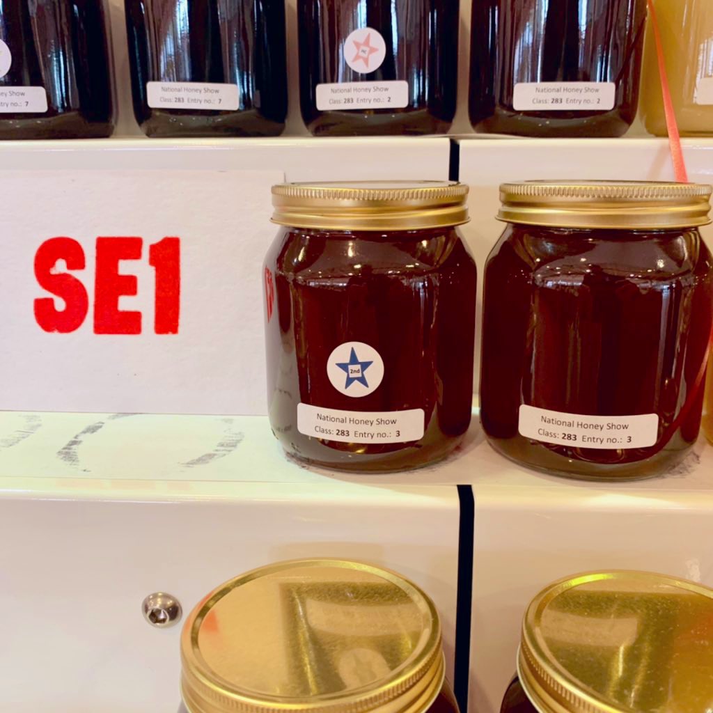 ApisConsult's tweet photo. Our local SE1 apiary sites scooped up a spree of National Honey Show Awards: @HiltonBankside won 2nd in Medium Honey, while #onetowerbridge won 2nd in the Dark Honey category and @PottersFieldsPa honey won 3rd &amp; Highly Commended in London &amp; Middlesex Honey. Our SE1-derful Honey ! https://t.co/hWoGCwaNTA