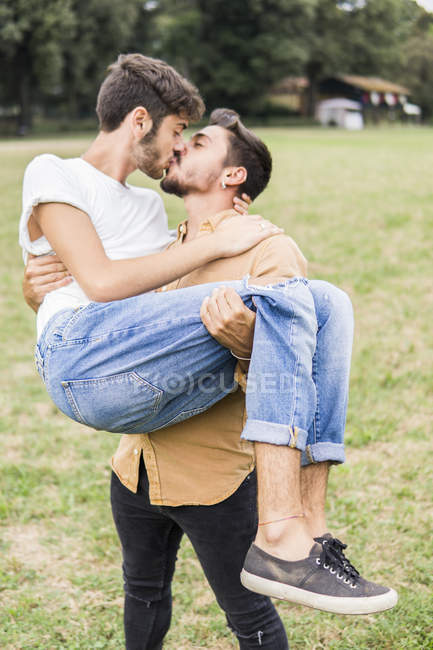 إذا كانت البدايات وحدها جميلة، دعنا نبدأ مجددًا، دعنا نبدأ مرارًا وتكرارًا، دعنا لا ننتهي أبدًا، دعنا لا نتوسط ولا نتعمق ولا نمل فننتهي، دعنا نبدأ ثم ننسى أننا بدأنا ونعيد البداية وننسى إلى اللانهاية 💕