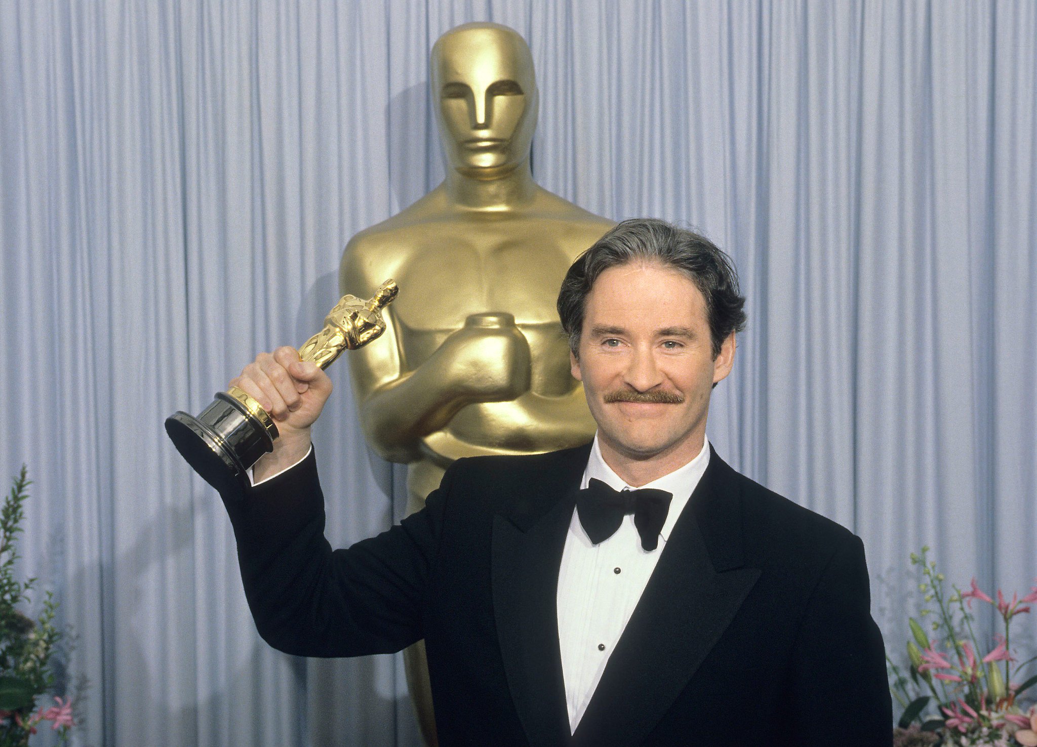 Happy birthday to Oscar and 3-time Tony winner Kevin Kline 