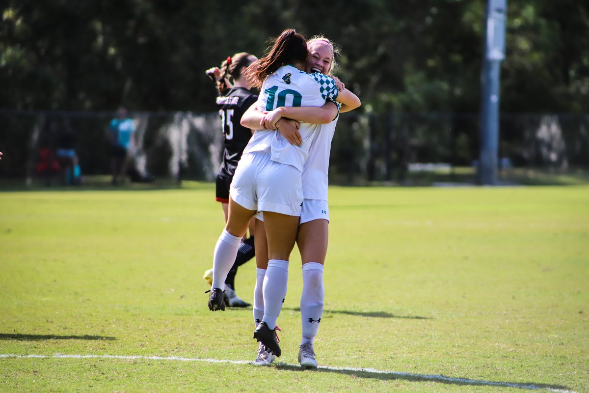 CoastalWSoccer's tweet photo. Feeling just fine at halftime! https://t.co/WobKEjuvO7