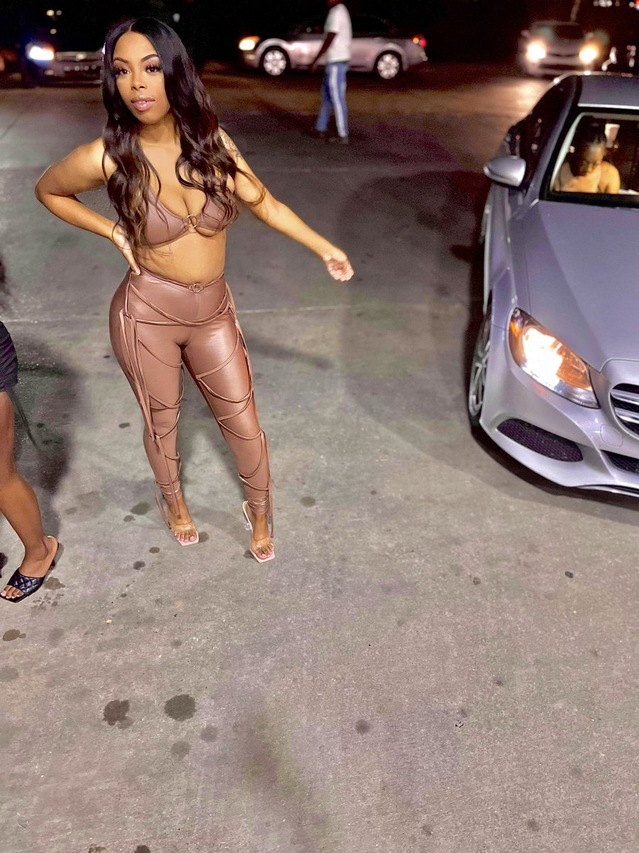 ChanteeeM's tweet image. I should give these h*s a one on one, I go too stupid, B* 🔥‼️
#sduhomecoming