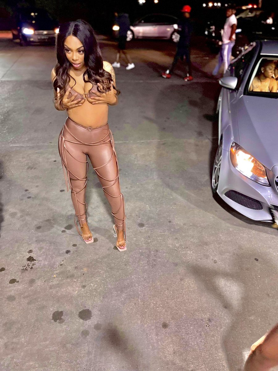 ChanteeeM's tweet image. I should give these h*s a one on one, I go too stupid, B* 🔥‼️
#sduhomecoming