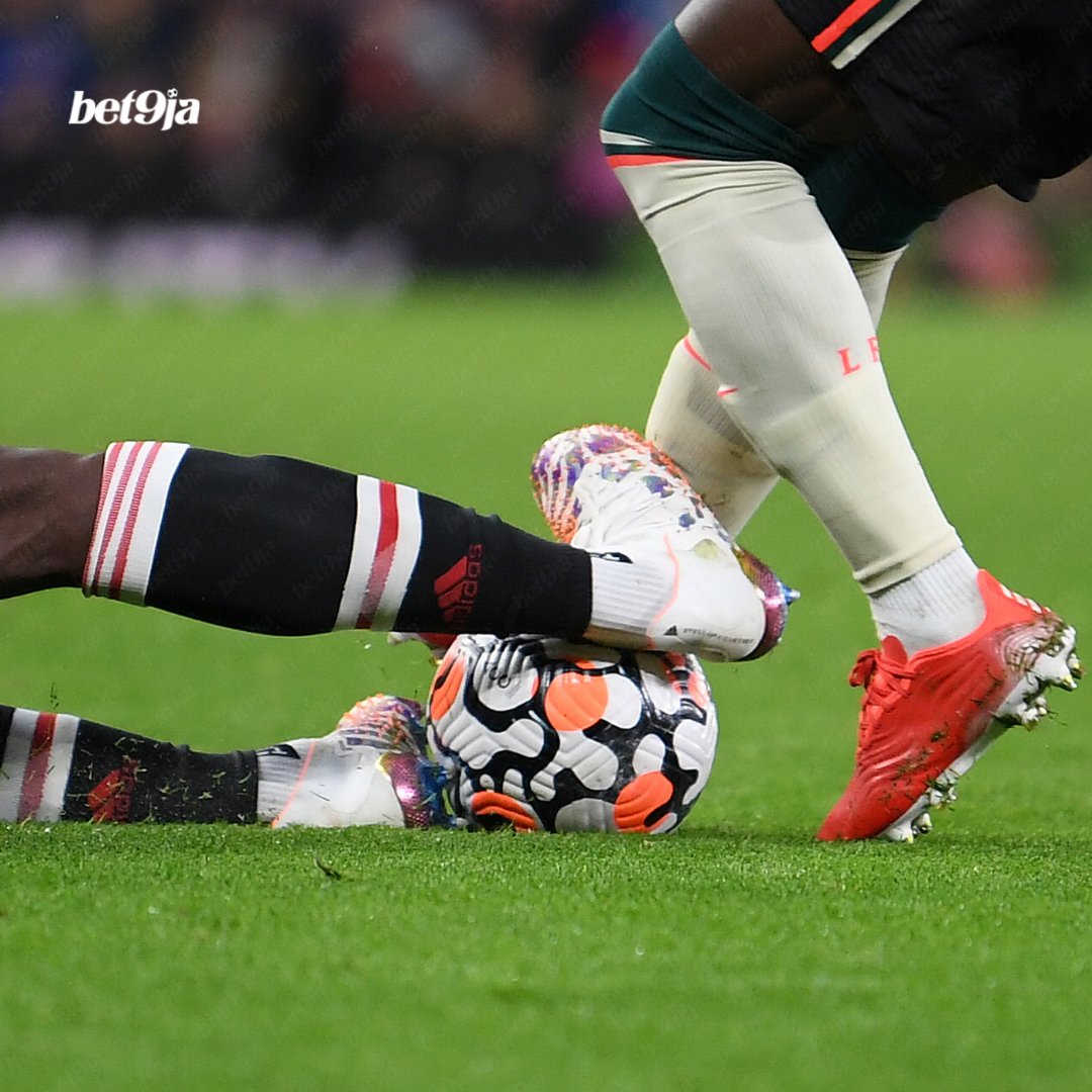 The tackle that led to Paul Pogba's red card 😬