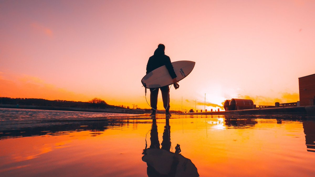 TheWave's tweet photo. Time to reflect 🎴
📸 @WavemakerNick
#thewave #outdoor #surfphotography #wavepool #surf #surfer #surfing #wavegarden #sunsetphotography #sunsetsurf #sunsetsurfing https://t.co/jml1YwN6zq