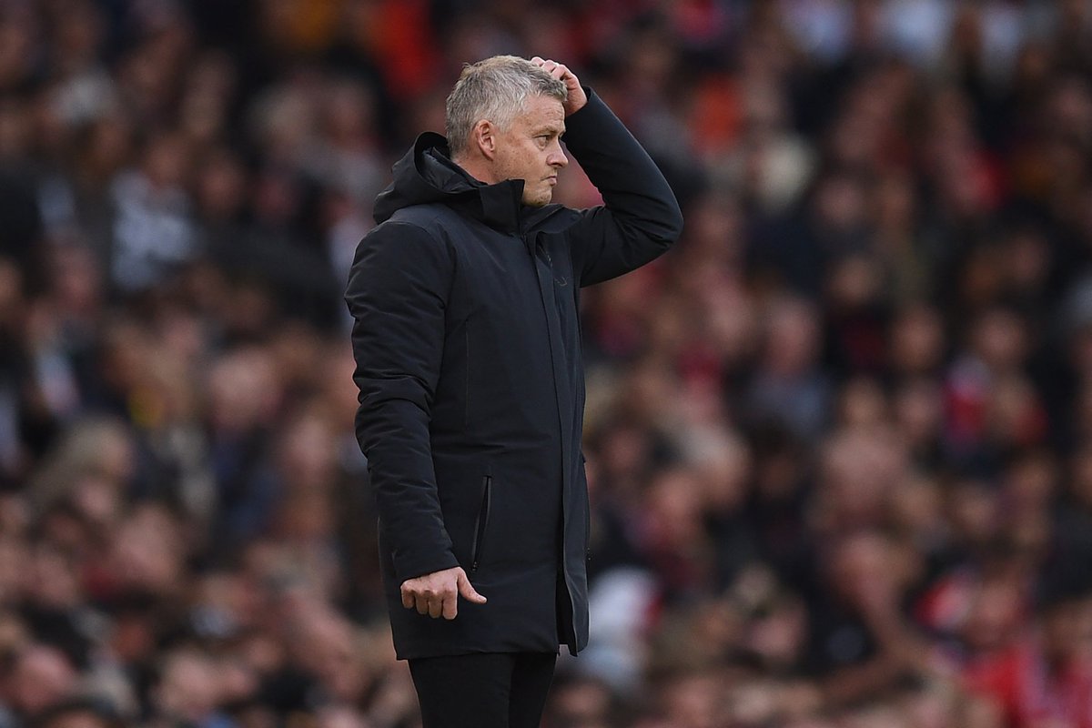 SiaranBolaLive's tweet photo. Fans Liverpool di Old Trafford nge-chants: 
"Ole Must Stay...Ole Must Stay" 😁 https://t.co/rL8Q9lDfe0