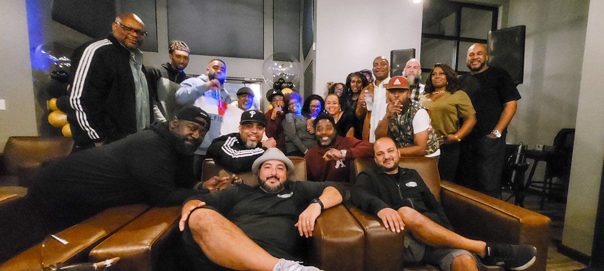 DJNICKELS's tweet photo. I'm 50. Here's Proof. Family Always First. On this Day I felt the Love. #CigarSessions #FridayVibes #FridayNightVibes #DjNickels #Cigars #Im50 https://t.co/OZTlUl3yer