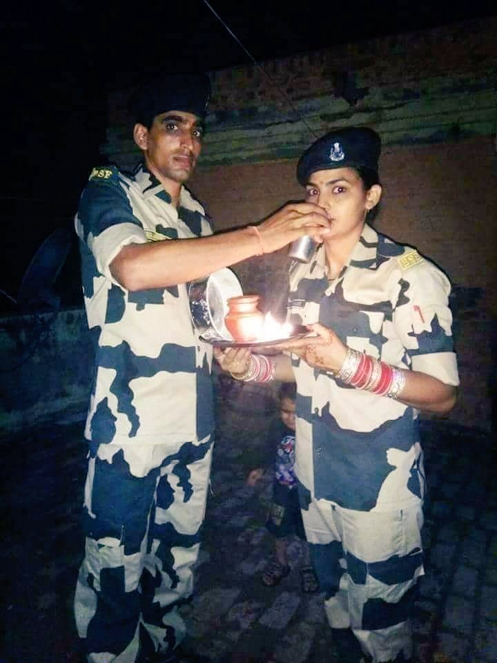 करवा चौथ की सबसे शानदार फ़ोटो मुझे गर्व है इंडियन आर्मी पर ।।।
 जय हिंद जय भारत माता की
#करवा_चौथ