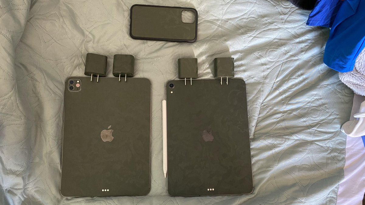 SteveofAbsense's tweet photo. Just waiting on a grip case to be off back order then I can get it plus a green camo skin for it and be done with my mobile gear …… love my #dbrand skins lol https://t.co/ZQ1qlvVAsb
