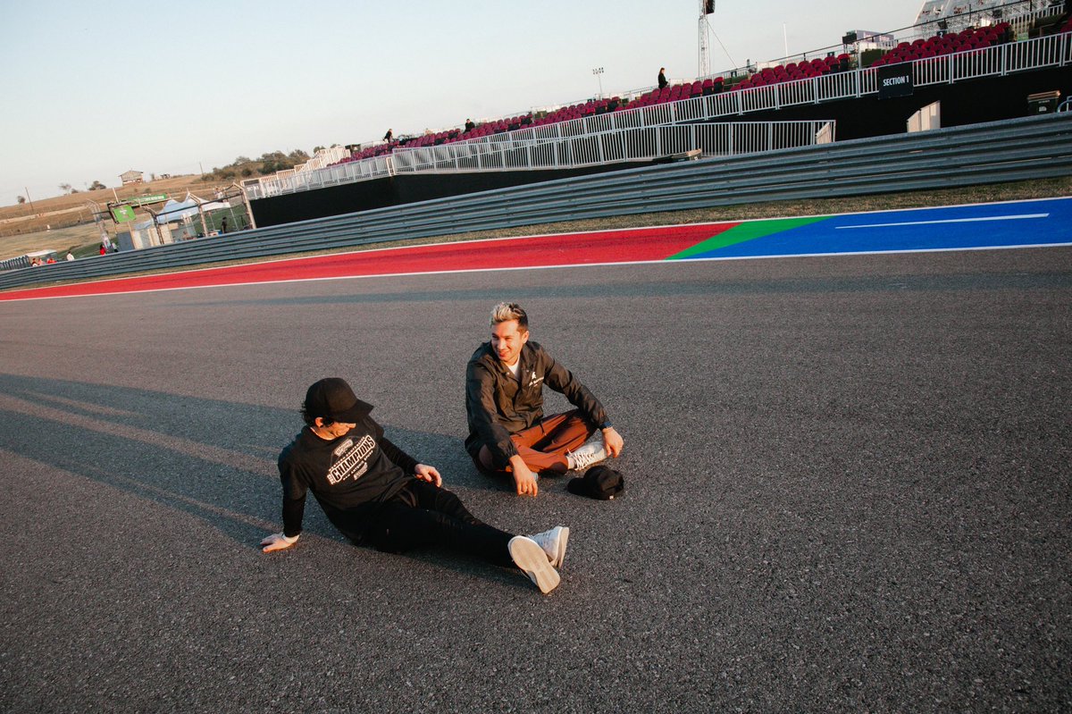 twenty one pilots tweet media