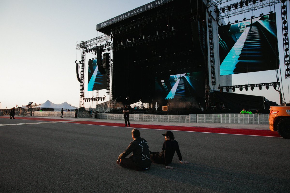 twenty one pilots tweet media