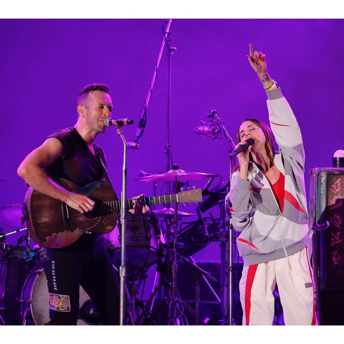 🤩What a fantastic, unexpected night! 

😜 I gave Chris a text to tell him we would be coming to his <a href="/imlistening/">I'm Listening</a> @audacy #wecansurvive gig, at the <a href="/HollywoodBowl/">Hollywood Bowl</a> and the next thing I know, he’s on FaceTime while I’m in the nail salon, asking me to come up on stage with him!