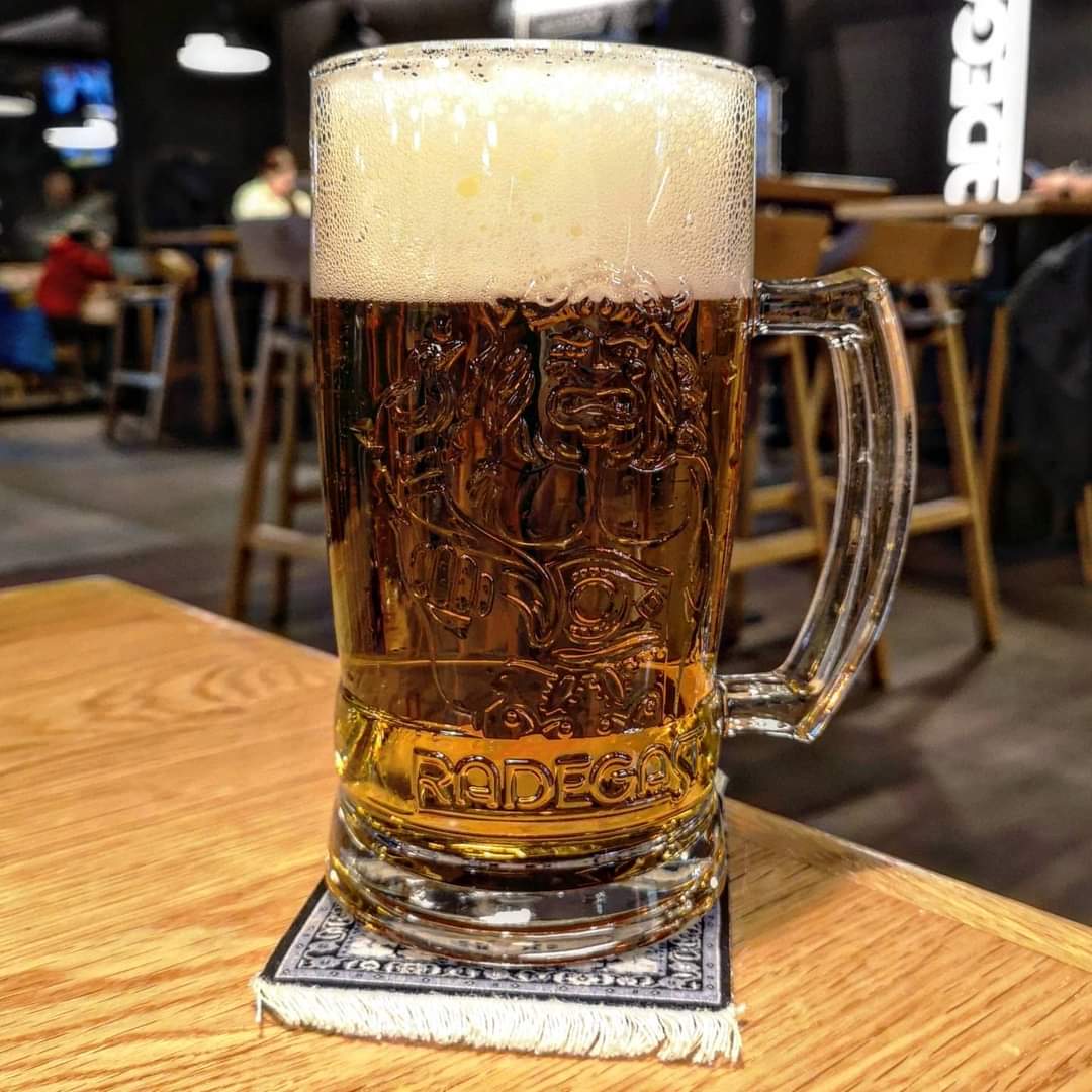 brunnenbraeu's tweet photo. Radegast - Ratar (*****) 4,3%

#beerwithnoview #beeronthecarpet #beerporn

#radegast #ratar #volbasládků #volbasladku

[50 IBU, so zart und doch so aromatisch verpackt. Der Gipfel der Durchtrinkbarkeit.] https://t.co/vTZt75seEh