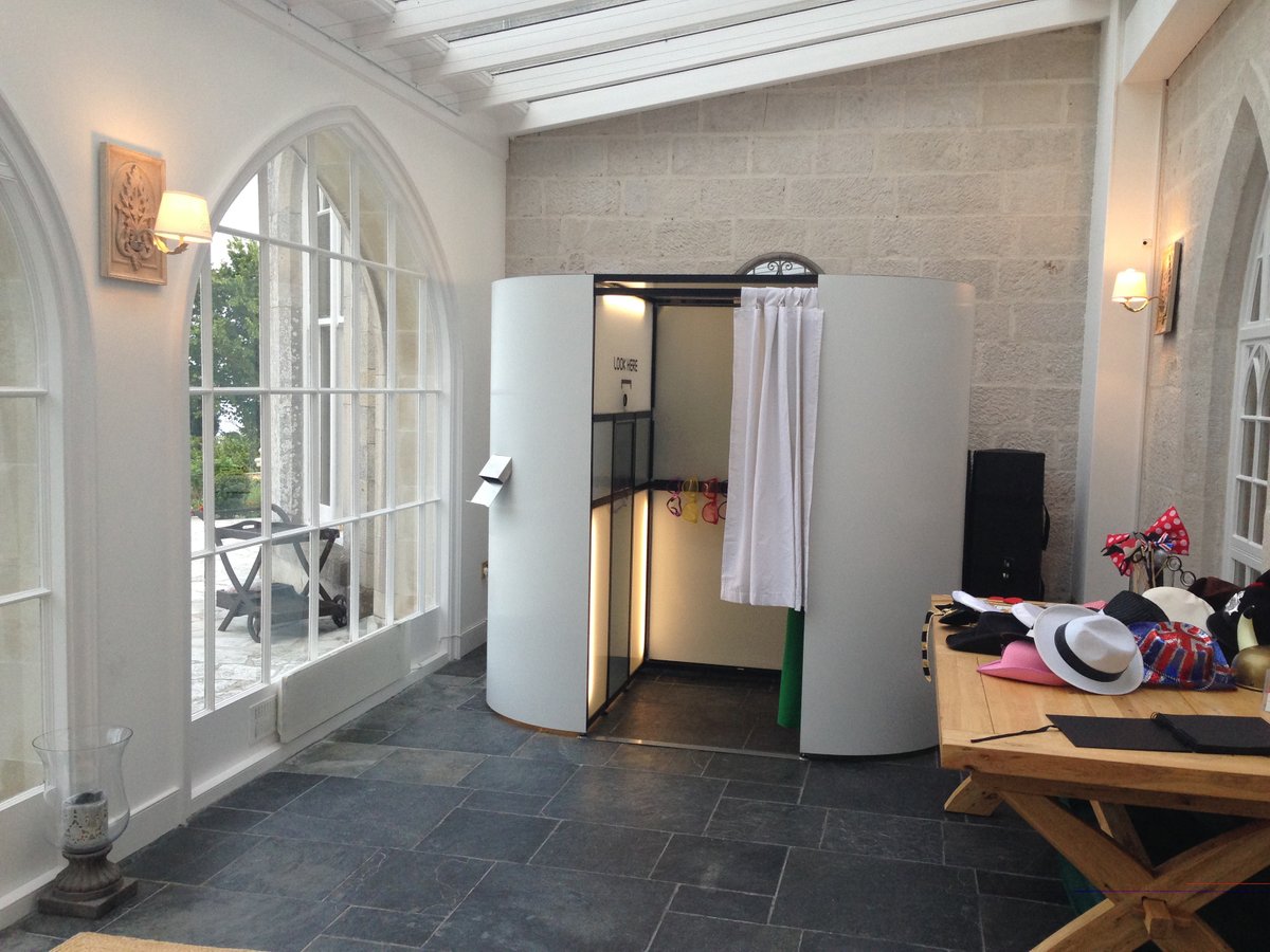ISmileBooth's tweet photo. Awesome fun in our professional smart photo booths, 
@TheoPaphitis
 #SBS, great service, big smiles from us. https://t.co/WB2GC9jlgj