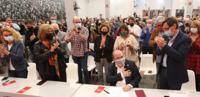 aliciarll's tweet photo. Moltes gràcies @miqueliceta x aquests quasi 8 anys d'immensa dedicació, intel·ligència i lideratge. 
A tots aquells que hem tingut la sort de treballar amb tu ens deixes un gran mestratge!
I gràcies @salvadorilla per la teva il·lusió i disposició a encapçalar el projecte del PSC! https://t.co/fGwZihdY8r