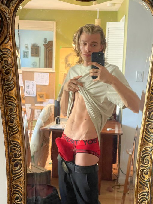 My dick is gonna burst out anytime🥴 https://t.co/ouN4rfv1NG