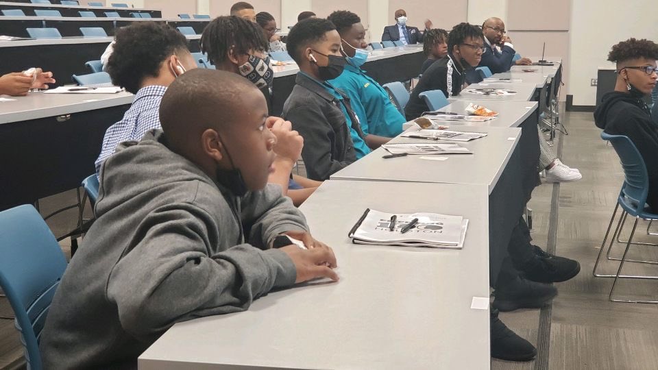 MarcusEsther_'s tweet photo. Yesterday Emerging 100 Houston hosted Trailblazers, a youth leadership summit. 

We held various sessions designed to highlight essential life skills needed to solve community problems and become a neighborhood trailblazer! 

@emerging100htx #emerging100htx  #emerging100 https://t.co/RhhjRLRI2G