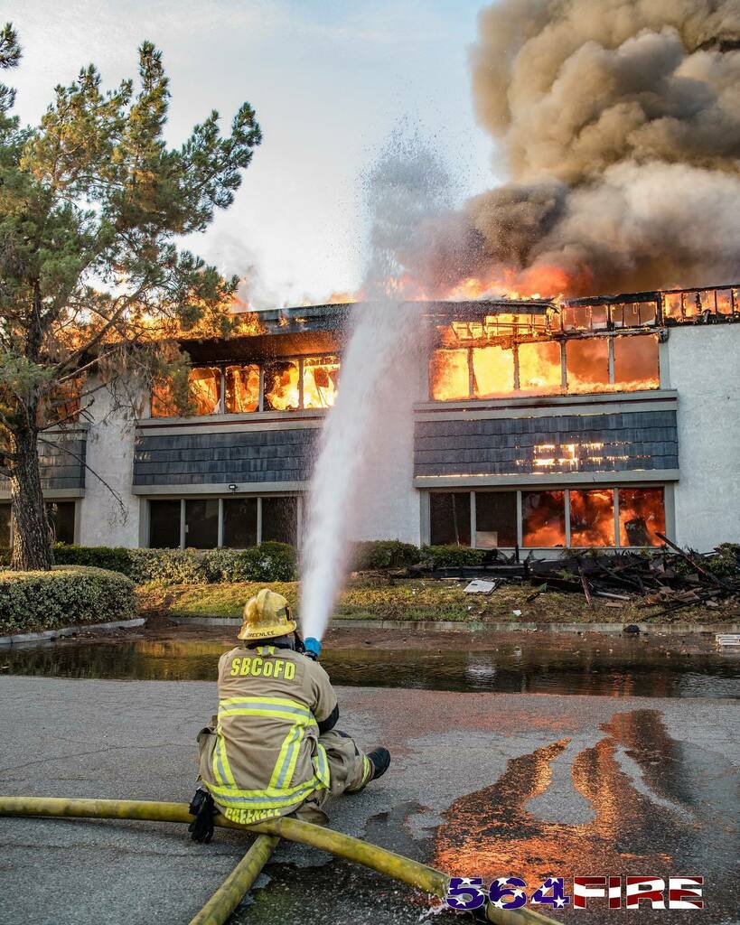 564FIREPhoto's tweet photo. @sanbernardinocountyfire FF Greenlee working the loop at the recent #HospitalityFire #itallgoesdowninthedino https://t.co/BOq5Je1Otv https://t.co/311ixT38Ds