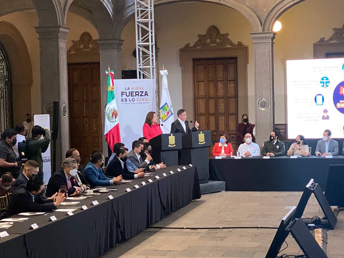 AldoFasciZ's tweet photo. El “Acuerdo por la Seguridad de Nuevo León” es un gran compromiso, un esfuerzo colectivo para todos los que amamos Nuevo León.

En la unión está la fuerza y la nueva fuerza es lo civil.

#LaNuevaFuerzaEsLoCivil https://t.co/mR7ajEeJMC