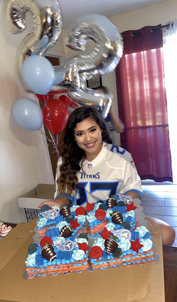 alyssa_raelyn26's tweet photo. It’s my Derrick Henry year 💙 2 more days and I’ll be 22 🥳 Great win today!! TitanUp ⚔️🔥 @titans @KingHenry_2  #Titans https://t.co/hx6Insa4D5