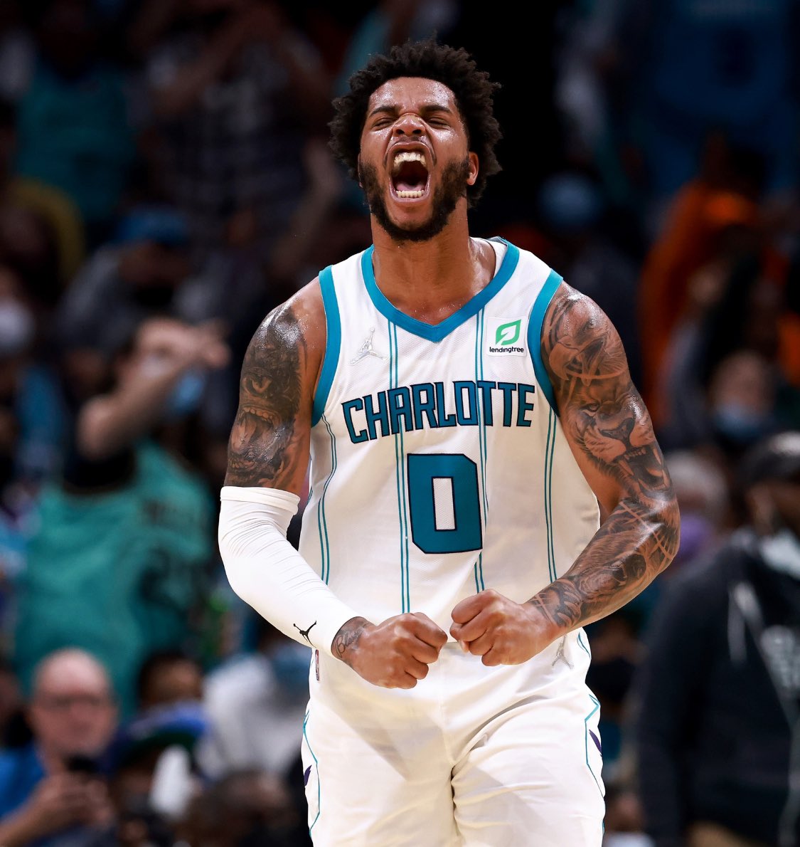 TheHoopCentral's tweet photo. Miles Bridges tonight:

32 Points
9 Rebounds 
2 Steals
56% FG
3 threes

Taking that leap this season. 🔥🐝 https://t.co/9qF2P5iJrQ