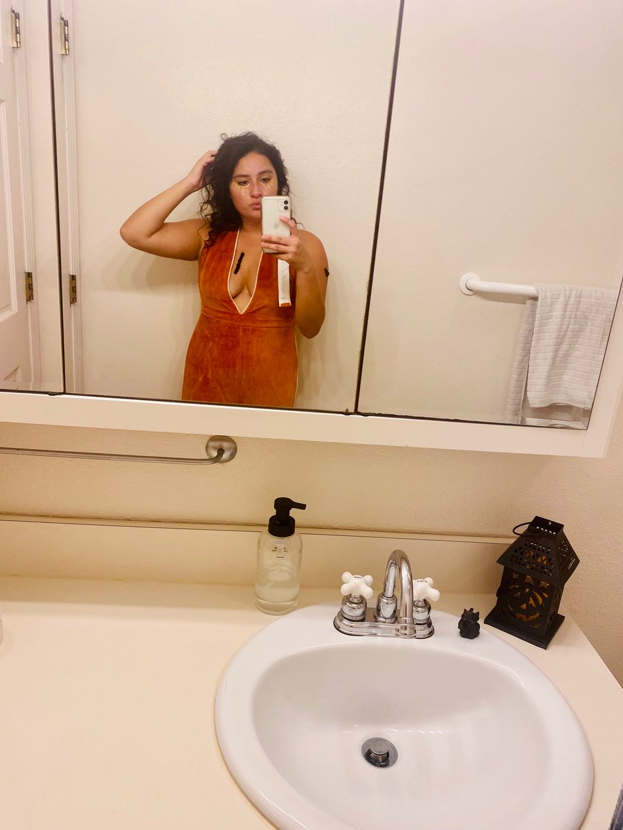 Tonimay22's tweet photo. Why be a hot girl when you could be a hot boi for Halloween @GretaVanFleet https://t.co/0pIzs3mew3